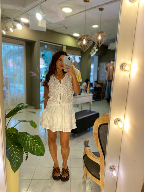 Chaleco blanco bordado