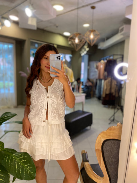 Chaleco blanco bordado