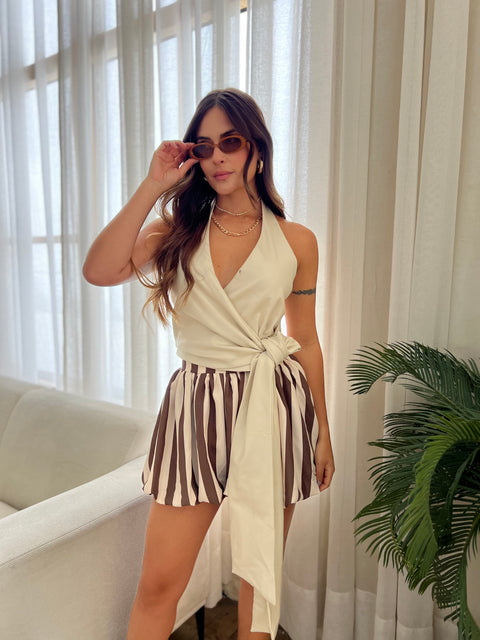 Top Cuerina Crooseed Halter Crema